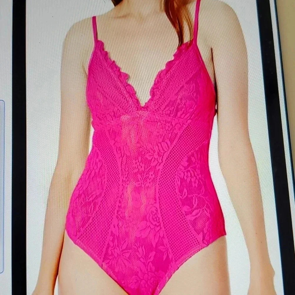 BCBGENERATION PINK V-NECK ONE PIECE SWIMSUIT